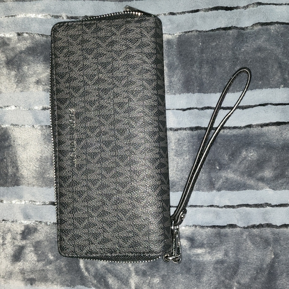 Michael kors continental wallet